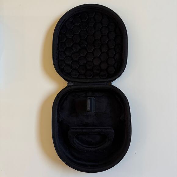 Apple Air Pods Max Smart Case in Box Extra Ear Cushions Travel Hard Case Black - Picture 10 of 10